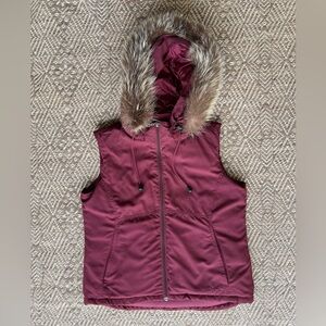 Women's Cabela's‎ Goose Down Coyote Fur Trimmed Puffer Vest Burgundy Size Small